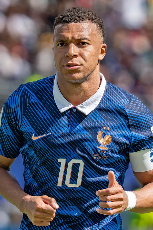 Kylian Mbappé em partida da seleção francesa
