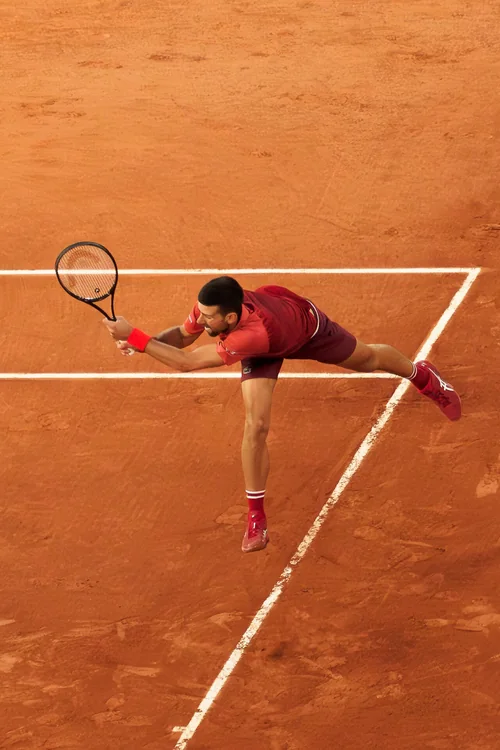 Novak Djokovic em partida de Roland-Garros